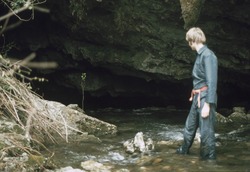 Tama River cave (Toyu) + Bill