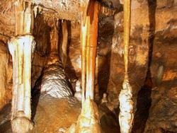 Cueva Llonín formations