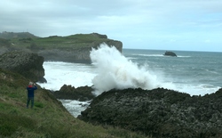 Buelna cliffs and waves