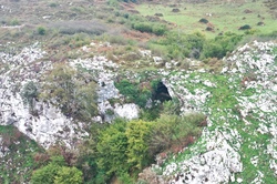 El Arco (grass beyond just visible)