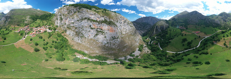 <b>360°</b> Bejes view with access road