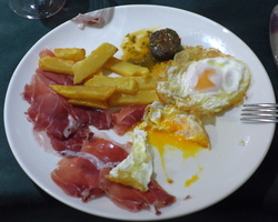 <i>huevos con jamn</i>