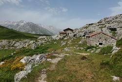 Scenery <i>en route</i> to Tresviso Scenery <i>en route</i> to Tresviso